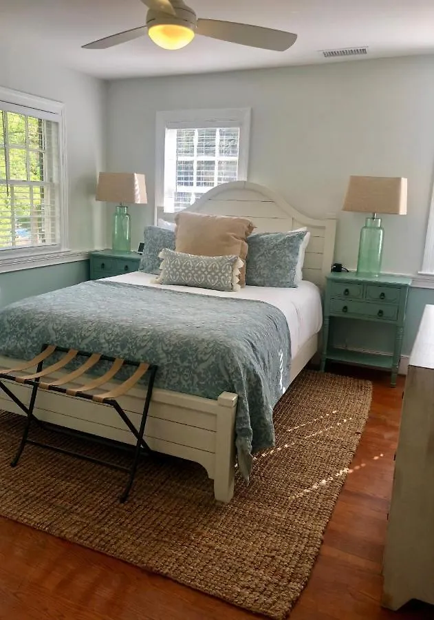 Daybed With Trundle In The Beautiful Ashley Inn 4 Blocks From King St