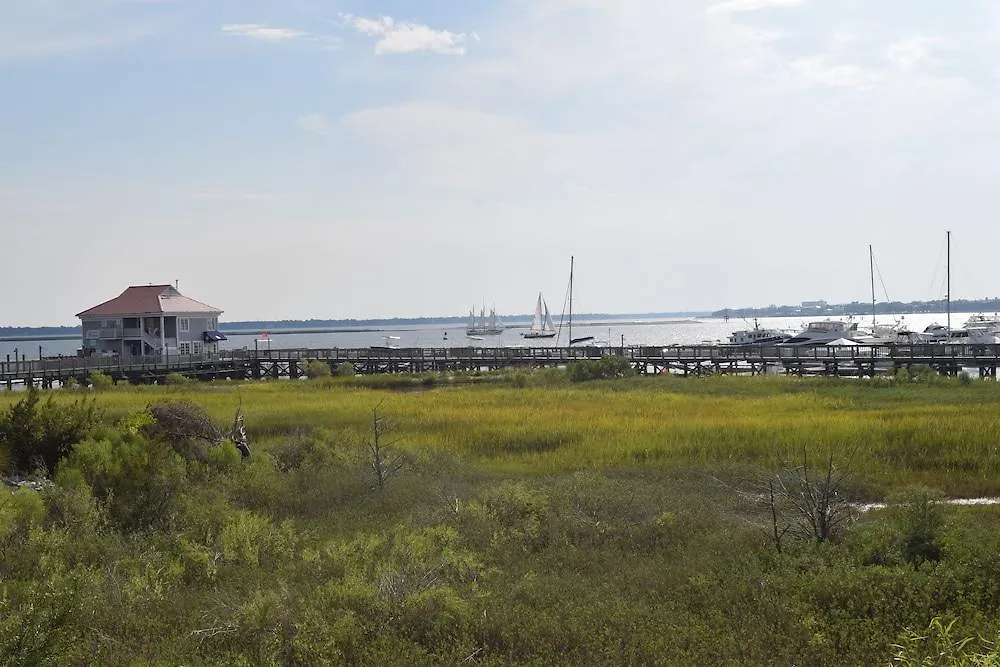 Harborside At Charleston Harbor And Marina Resort