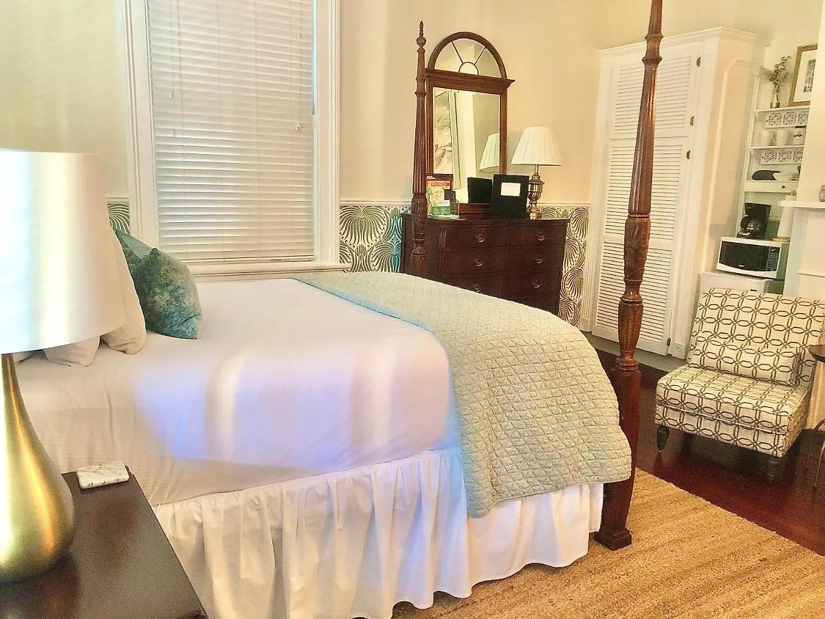 Daybed With Trundle In The Beautiful Ashley Inn 4 Blocks From King St 3*