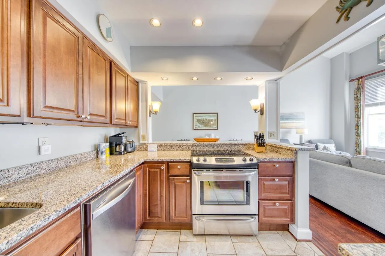 195 East Bay Apartment *