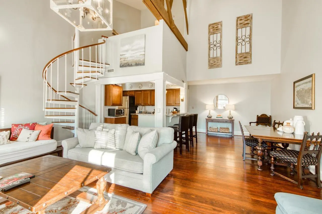 195 East Bay Apartment *
