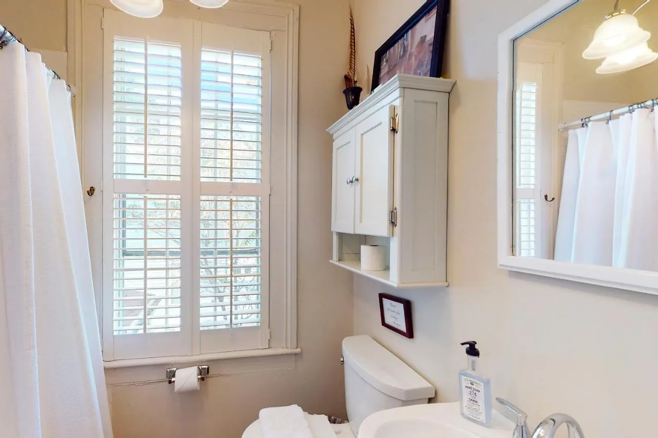 4 Bee St Charleston