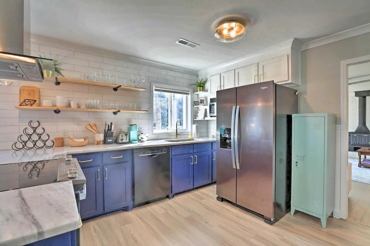 Holiday home Chic - Half Mile To Park Circle! Charleston