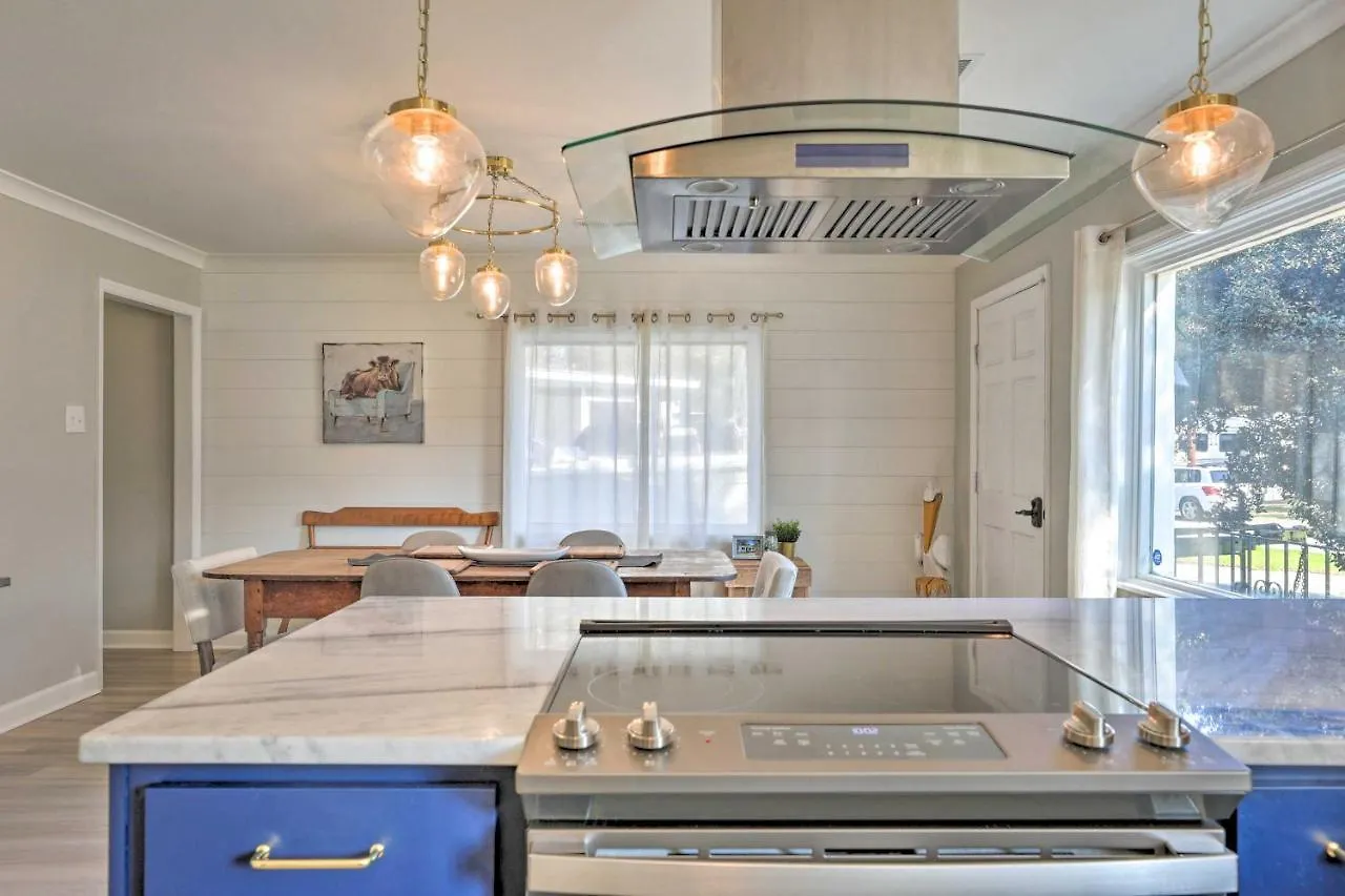 Chic - Half Mile To Park Circle! Holiday home *
