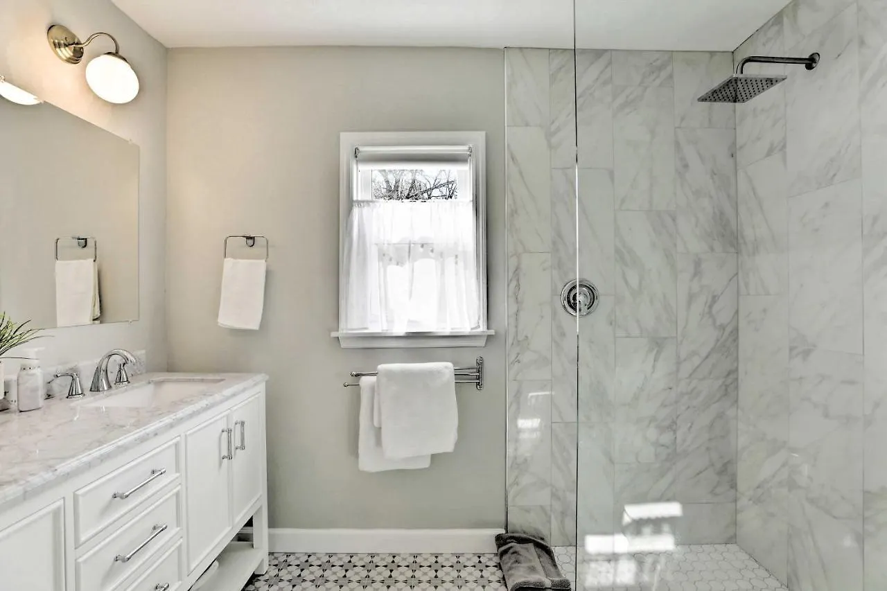Chic - Half Mile To Park Circle! Holiday home Charleston