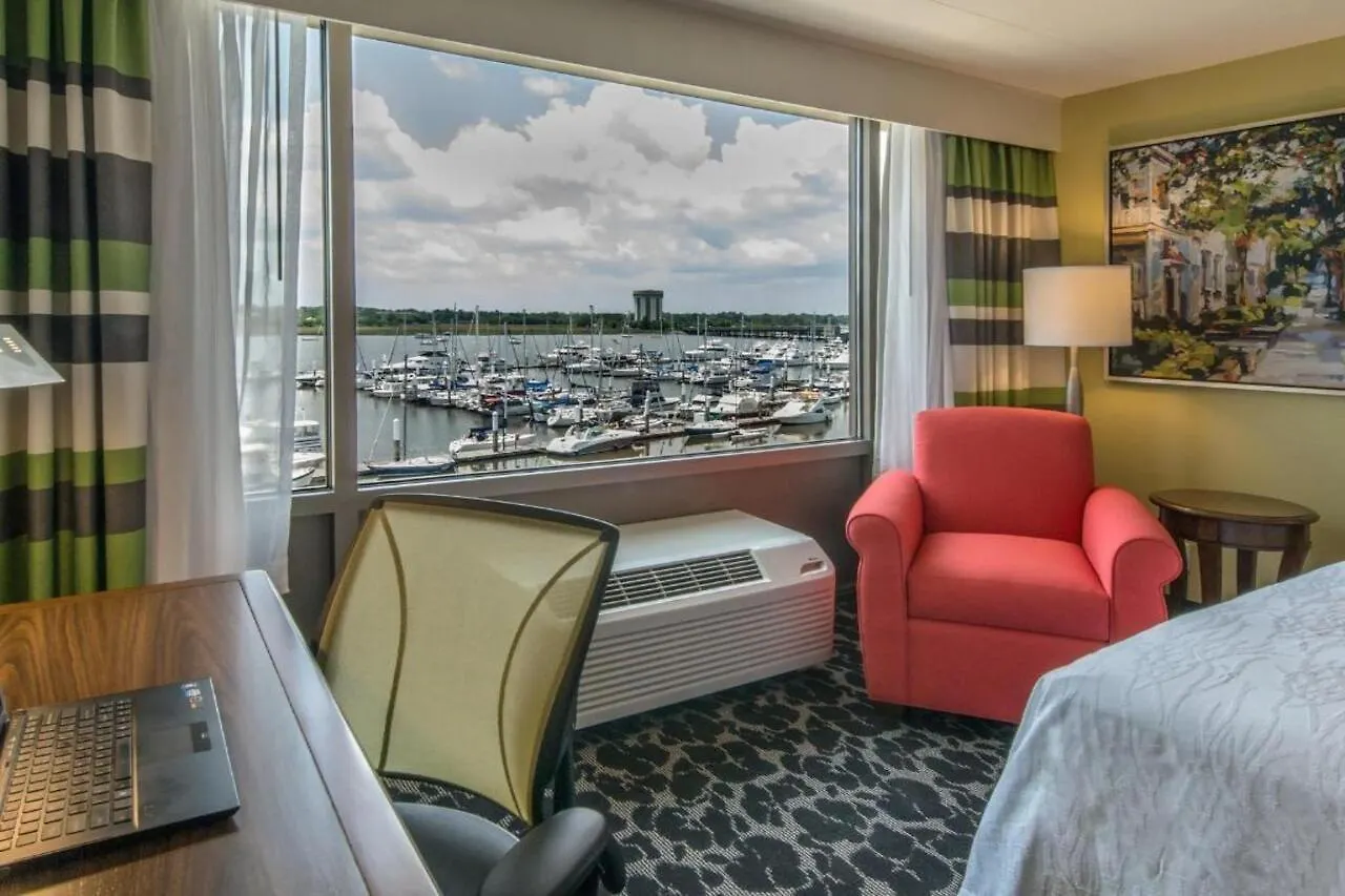 Hilton Garden Waterfront/downtown Hotel 3*