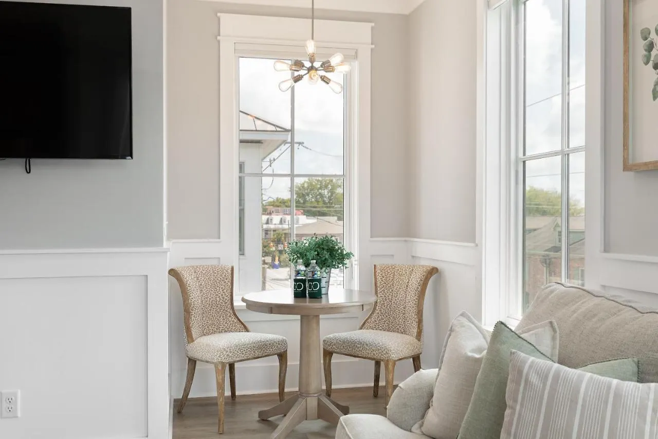 The Magnolia At 124 Spring Apartment *