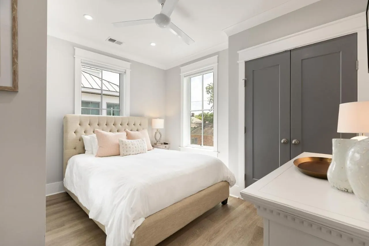 The Magnolia At 124 Spring Apartment
