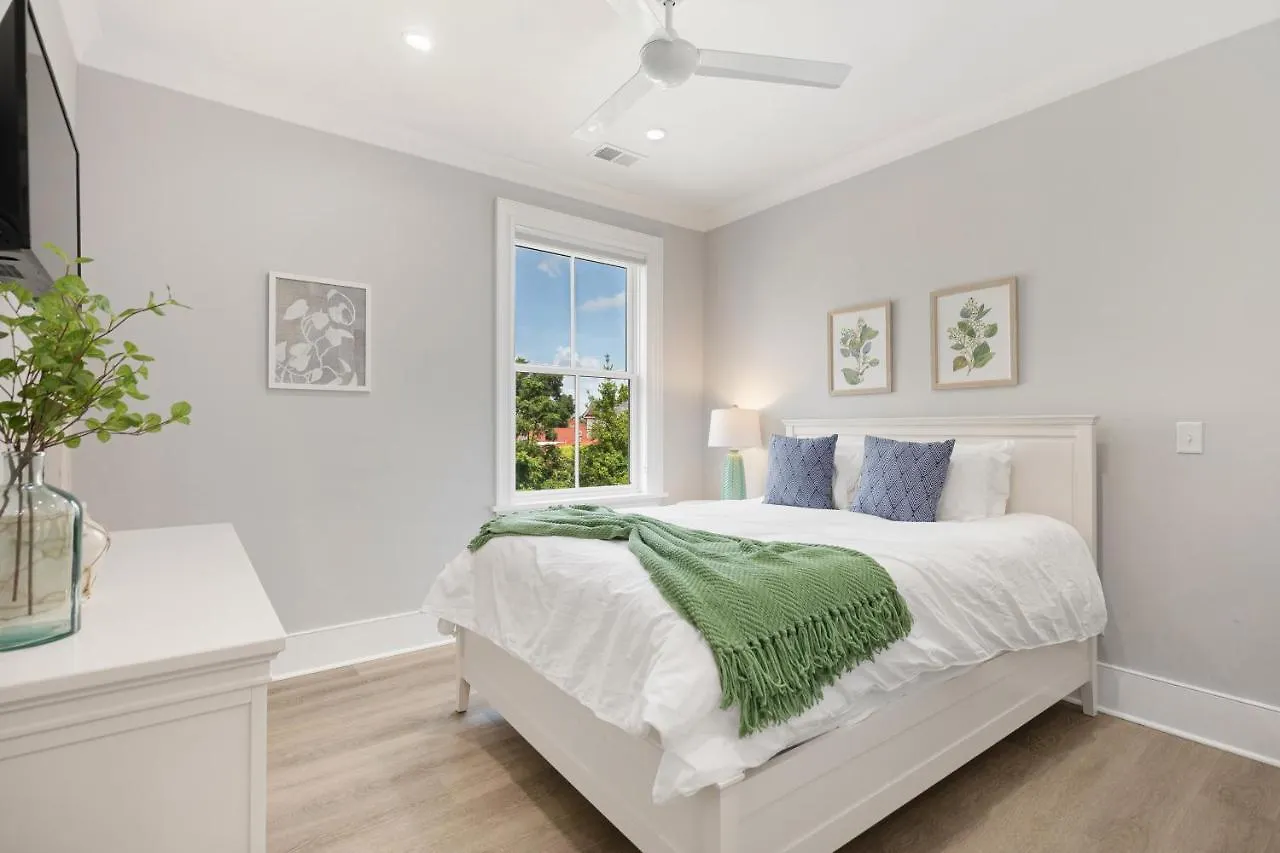 The Santee At 122 Spring Apartment