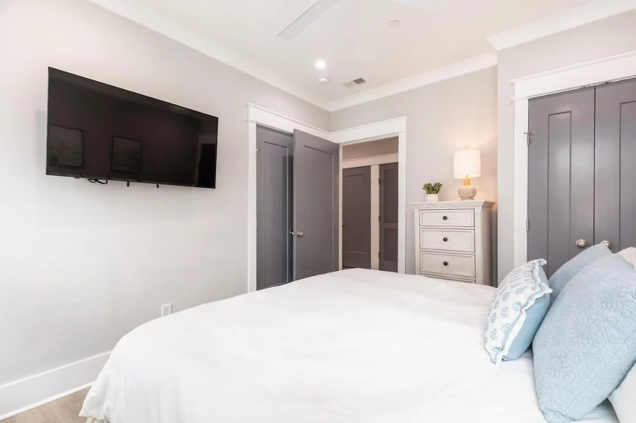 The Magnolia At 124 Spring Apartment