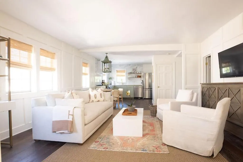 Apartment East 42 D *