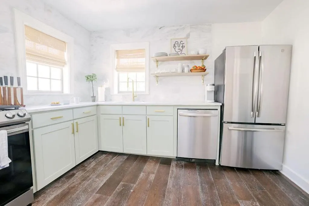 East 42 D Charleston