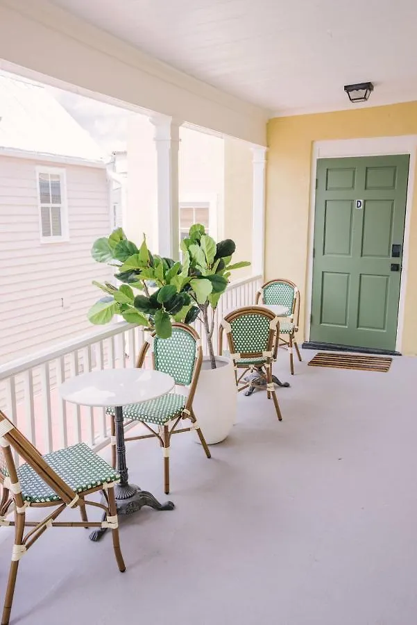 Apartment East 42 D