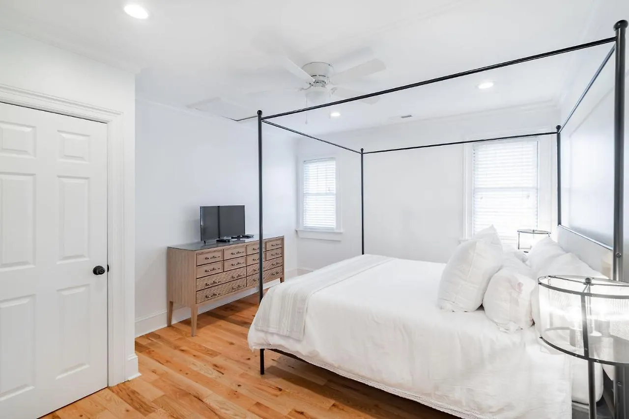 Apartment South 105 B Charleston