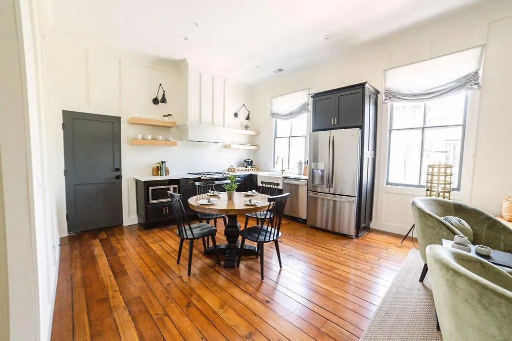 Apartment East 46 G Charleston