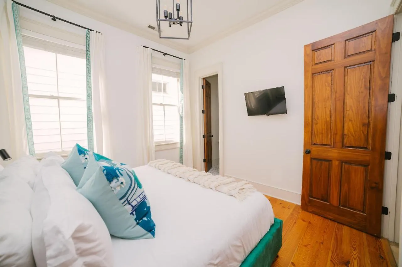 Apartment South 82 A And B *