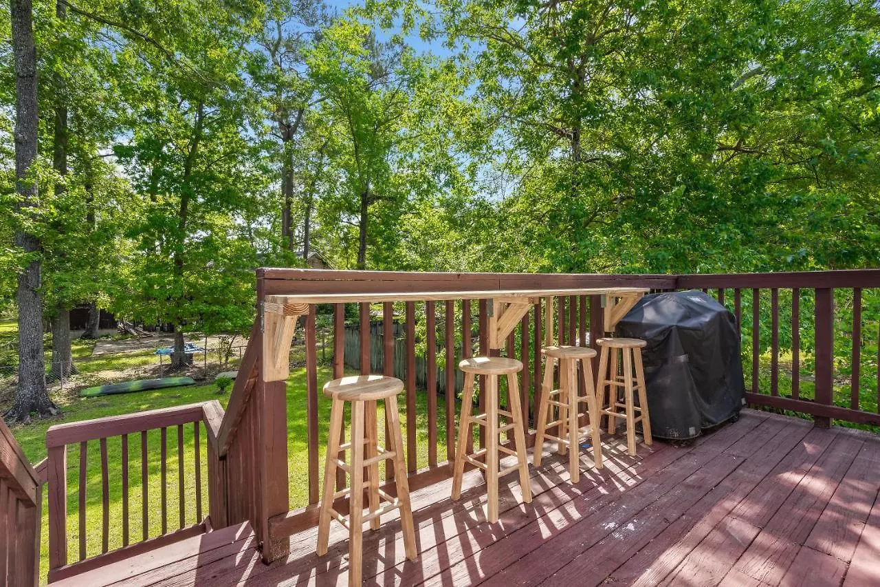 Pet-friendly, Fully Fenced Backyard, 20-min To Chs *