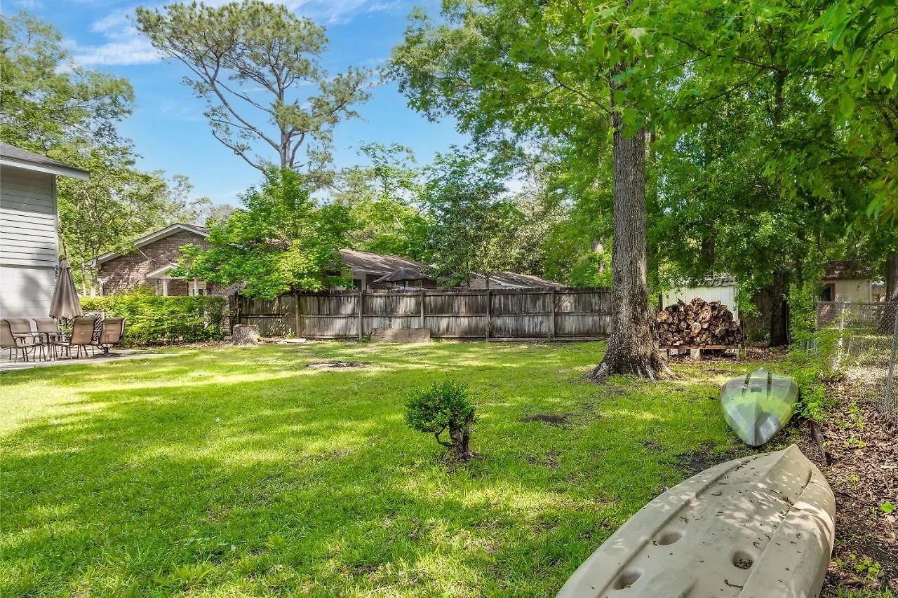 Pet-friendly, Fully Fenced Backyard, 20-min To Chs