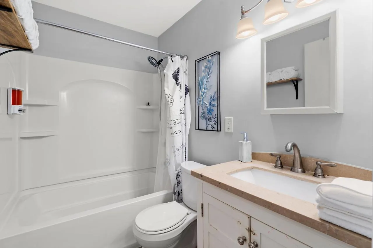 Pet-friendly, Fully Fenced Backyard, 20-min To Chs Holiday home *