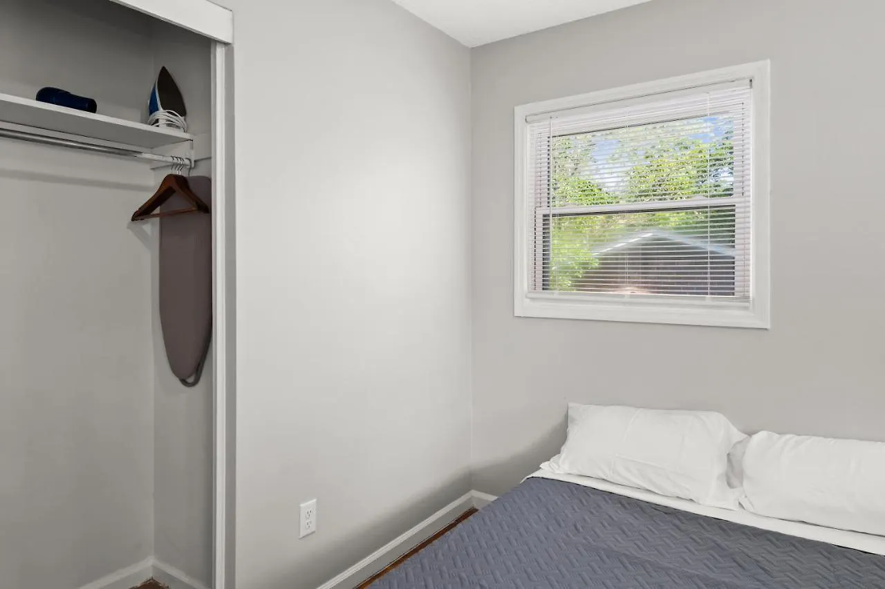 Pet-friendly, Fully Fenced Backyard, 20-min To Chs *