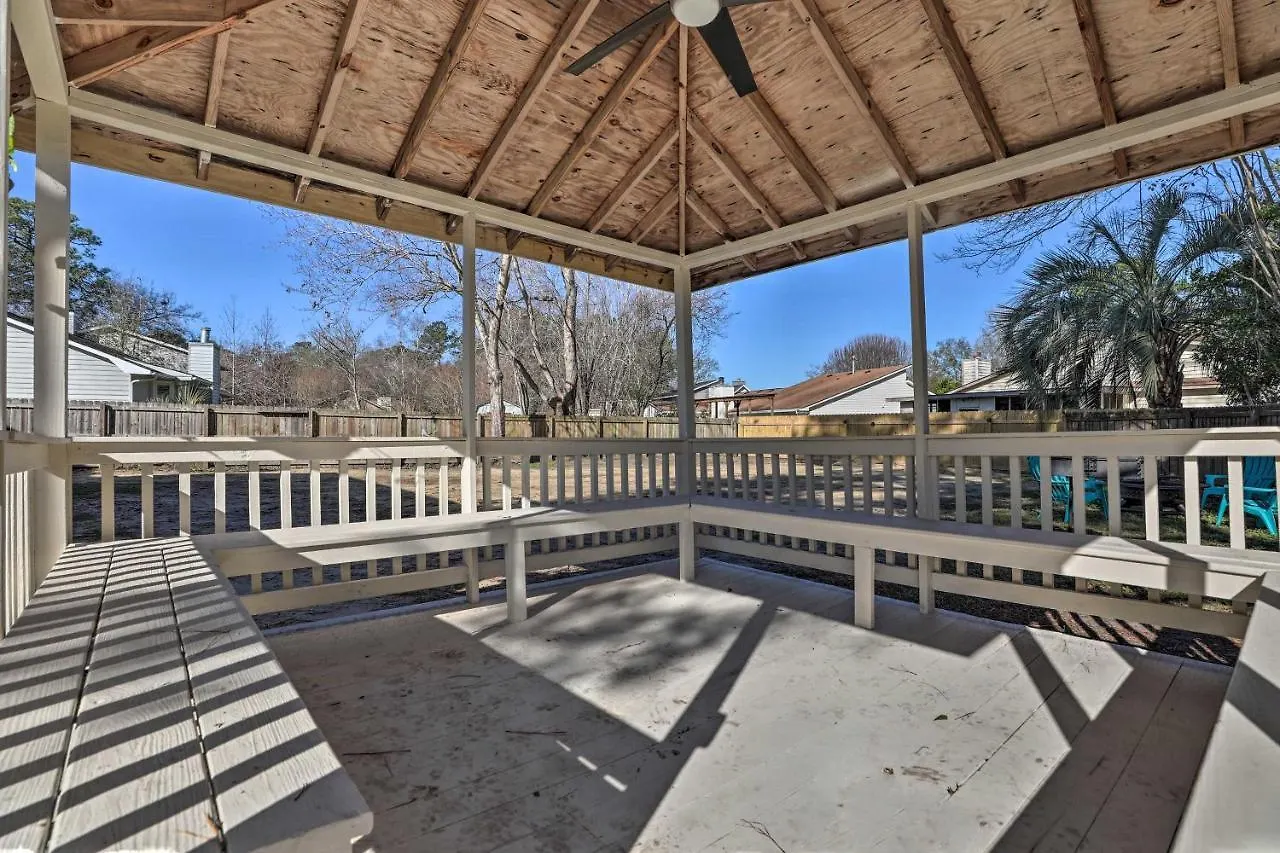 North With Fire Pit And Gazebo! Holiday home Charleston