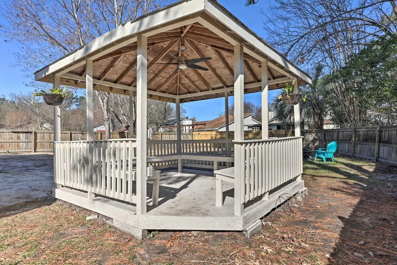 Holiday home North With Fire Pit And Gazebo! *