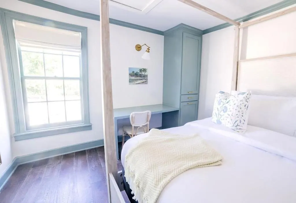 East 42 D Apartment