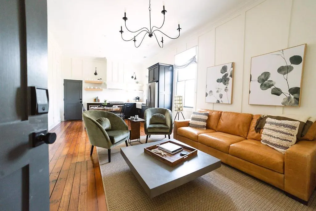 Apartment East 46 G Charleston