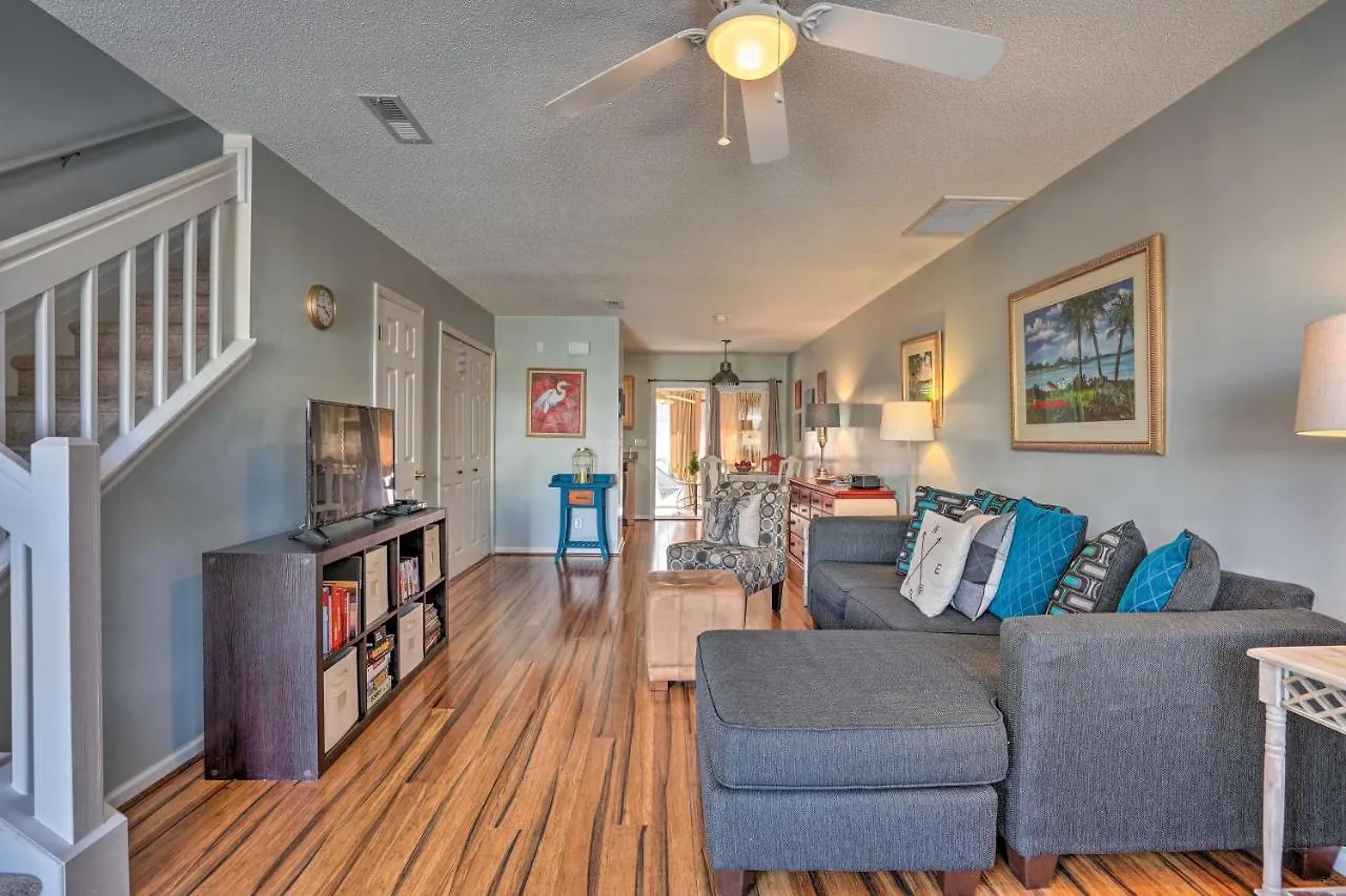 Townhome About 13 Mi To And Surf! Holiday home Charleston