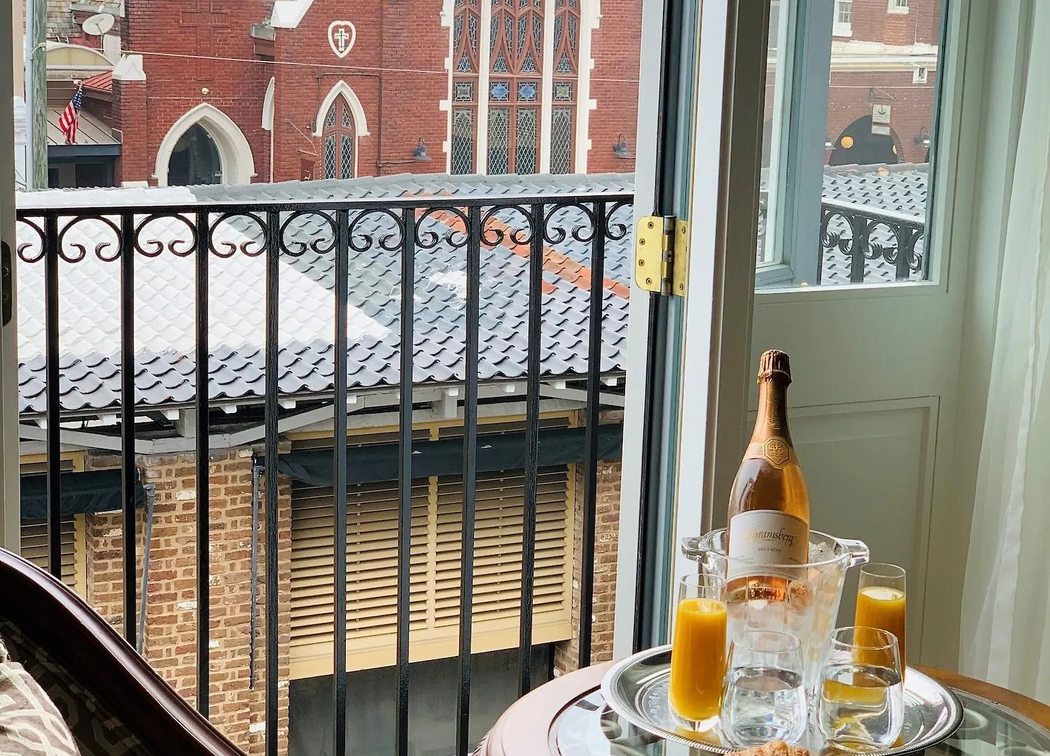 Market Pavilion 4*