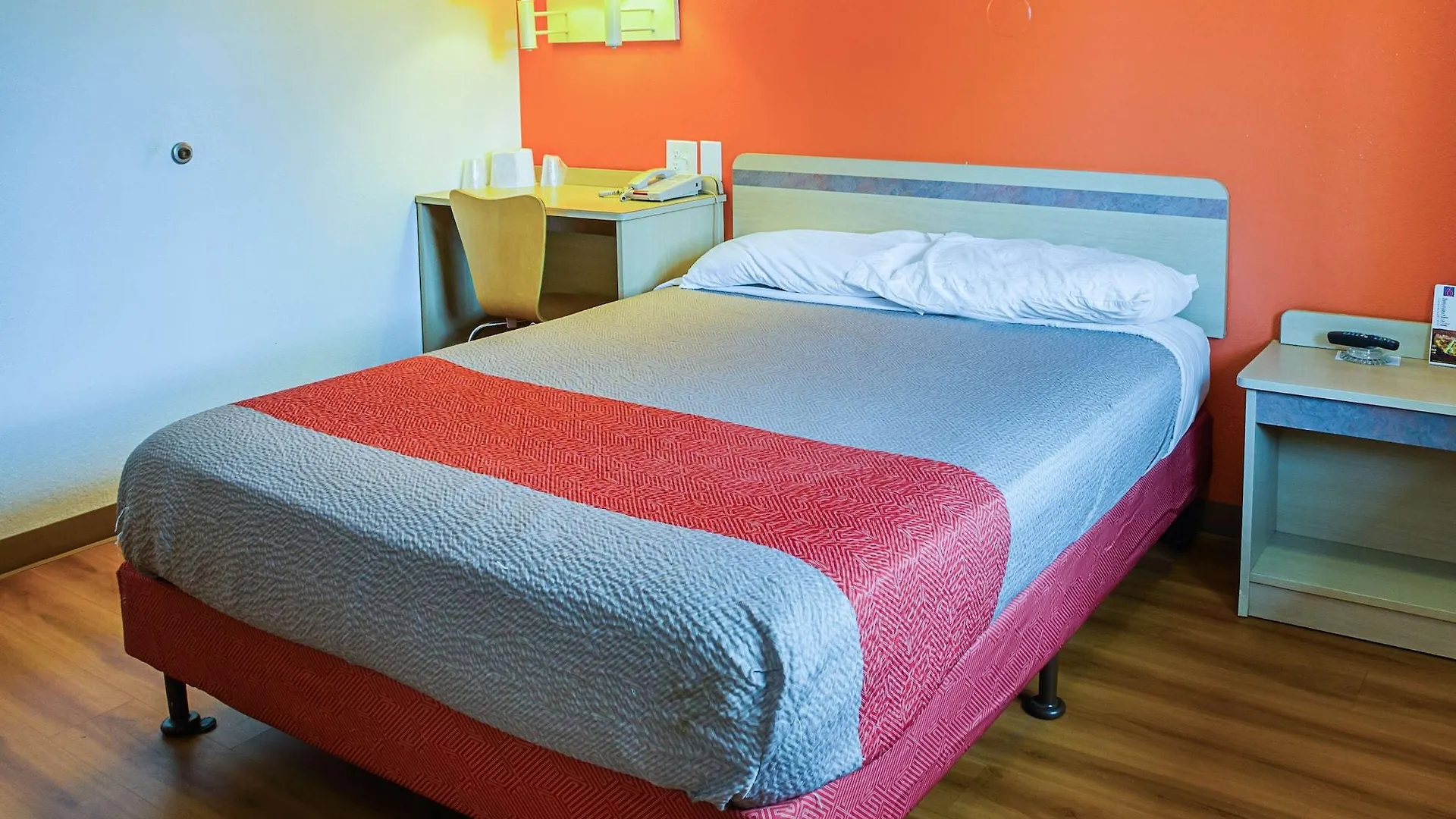 Hotel West Ashley 2*