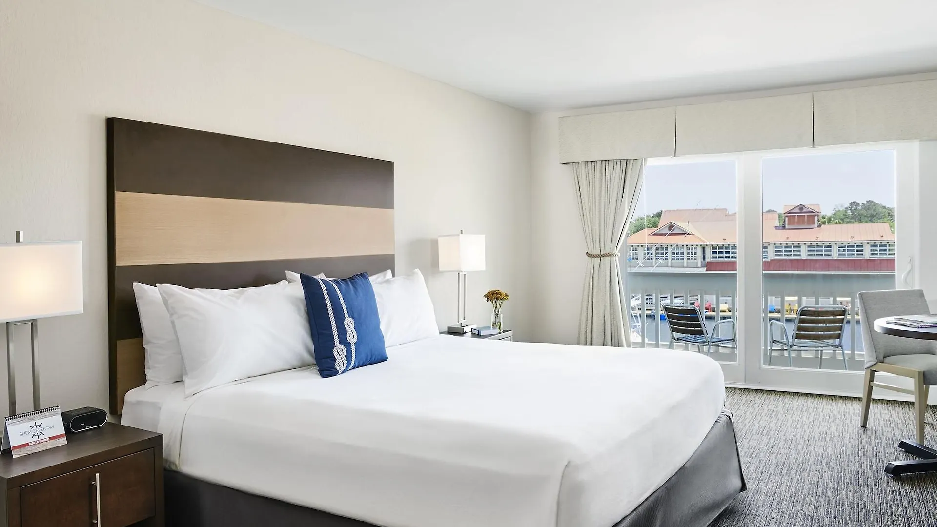 Shem Creek Hotel 3*