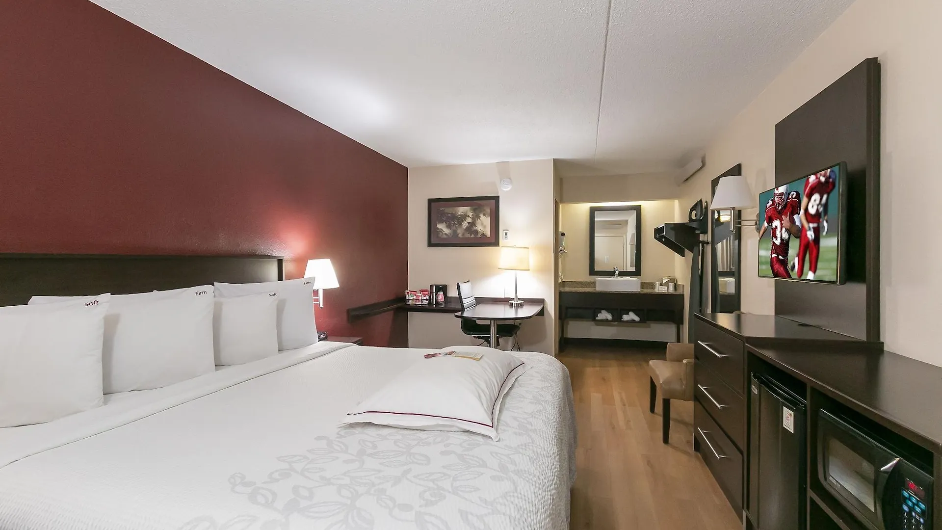 Red Roof Plus+ Mt Pleasant - Patriots Point Hotel 3*