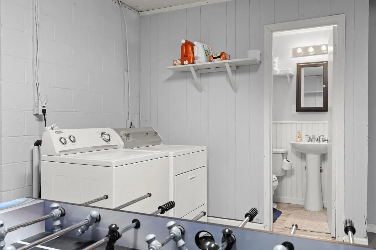 Pet-friendly, Fully Fenced Backyard, 20-min To Chs Holiday home *
