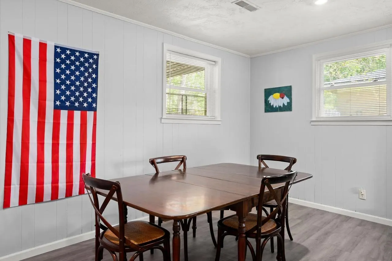 Pet-friendly, Fully Fenced Backyard, 20-min To Chs Charleston