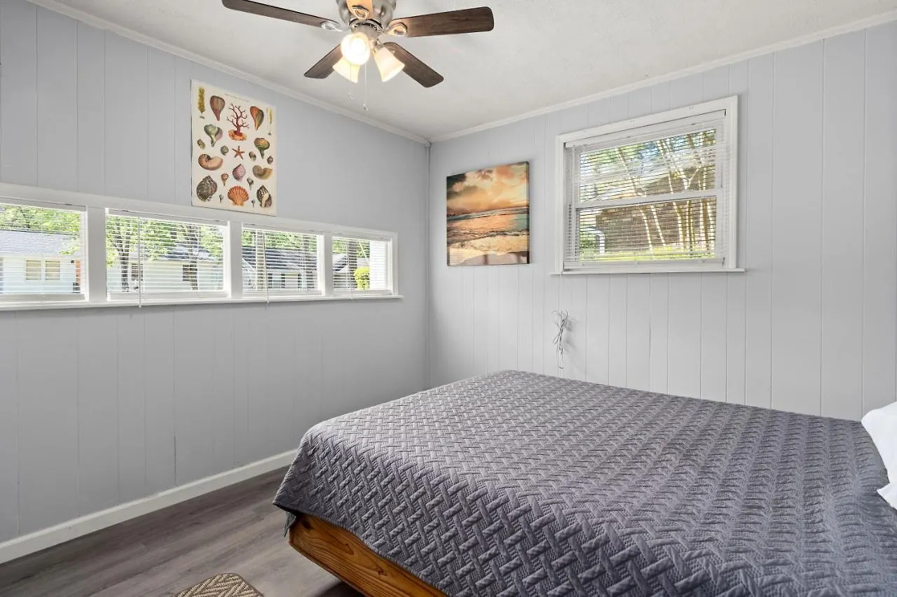 Pet-friendly, Fully Fenced Backyard, 20-min To Chs