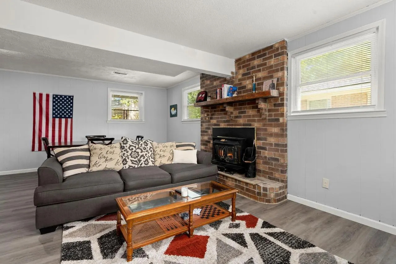 Pet-friendly, Fully Fenced Backyard, 20-min To Chs * Charleston