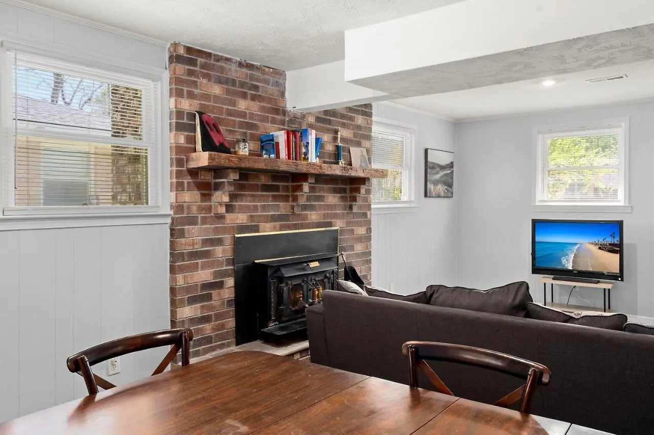 Pet-friendly, Fully Fenced Backyard, 20-min To Chs Charleston