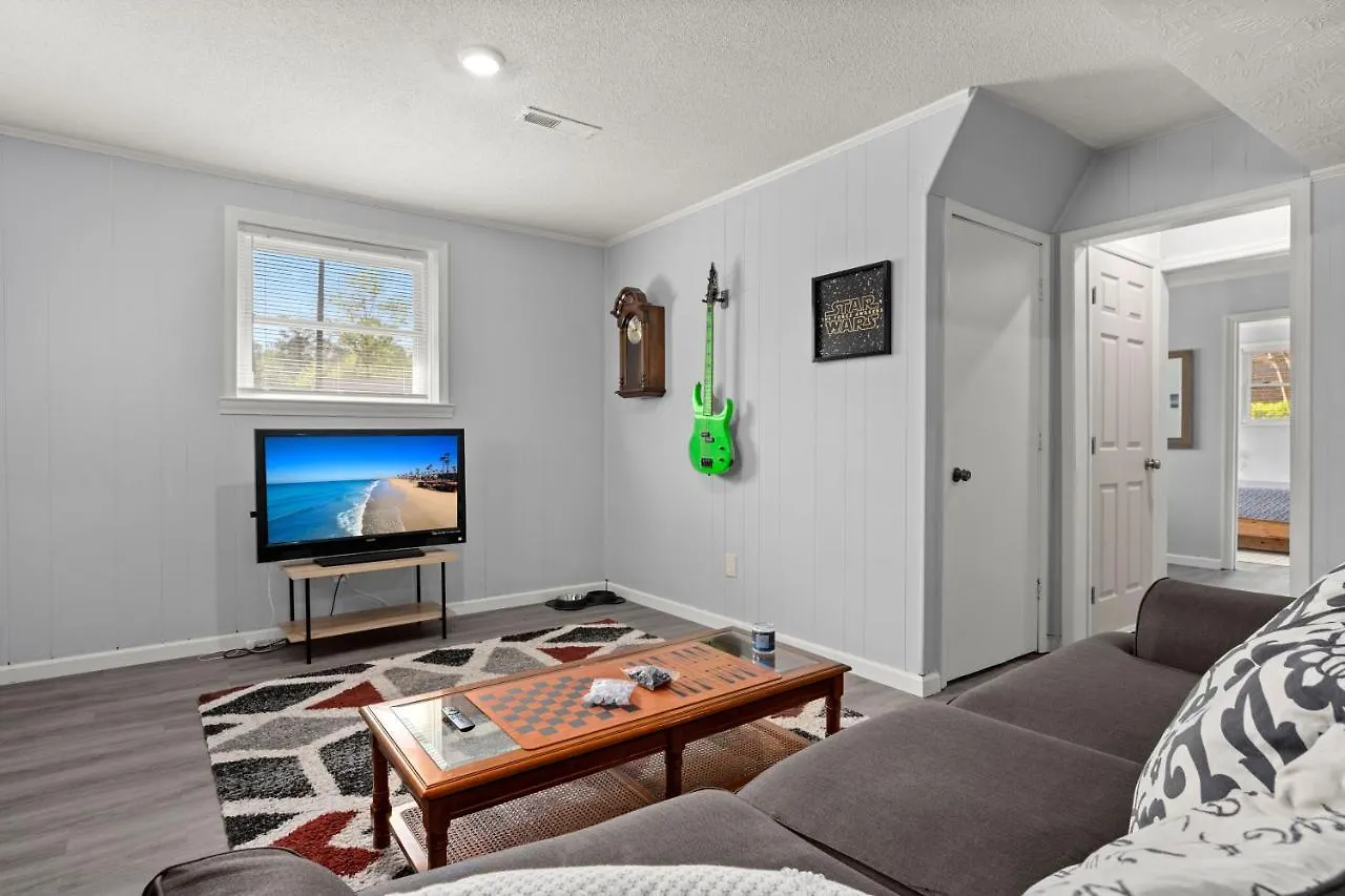 Holiday home Pet-friendly, Fully Fenced Backyard, 20-min To Chs *