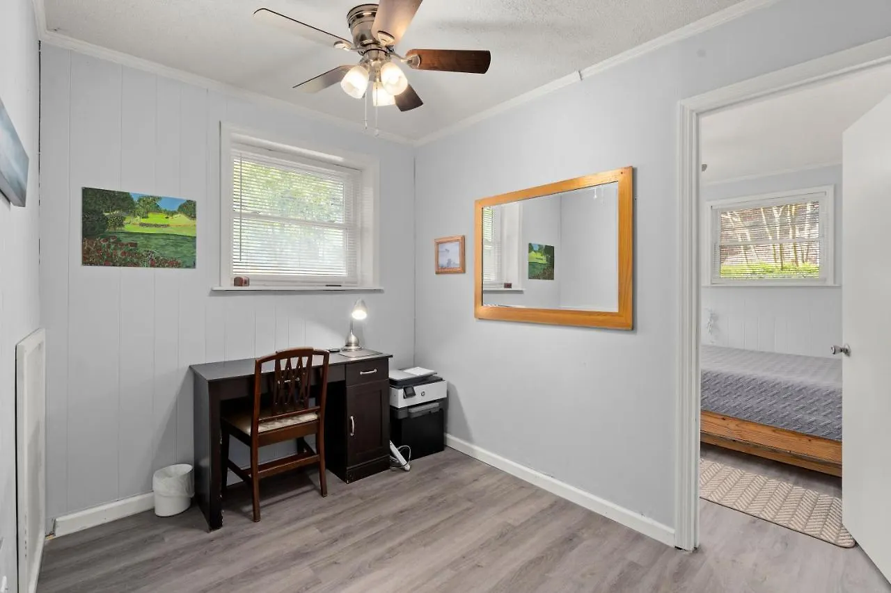 Pet-friendly, Fully Fenced Backyard, 20-min To Chs Holiday home *