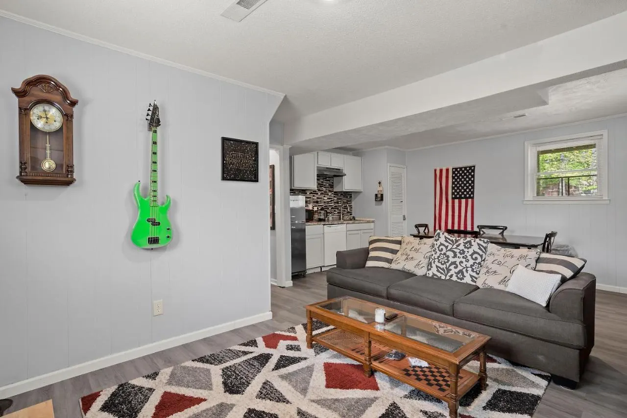 Pet-friendly, Fully Fenced Backyard, 20-min To Chs Holiday home