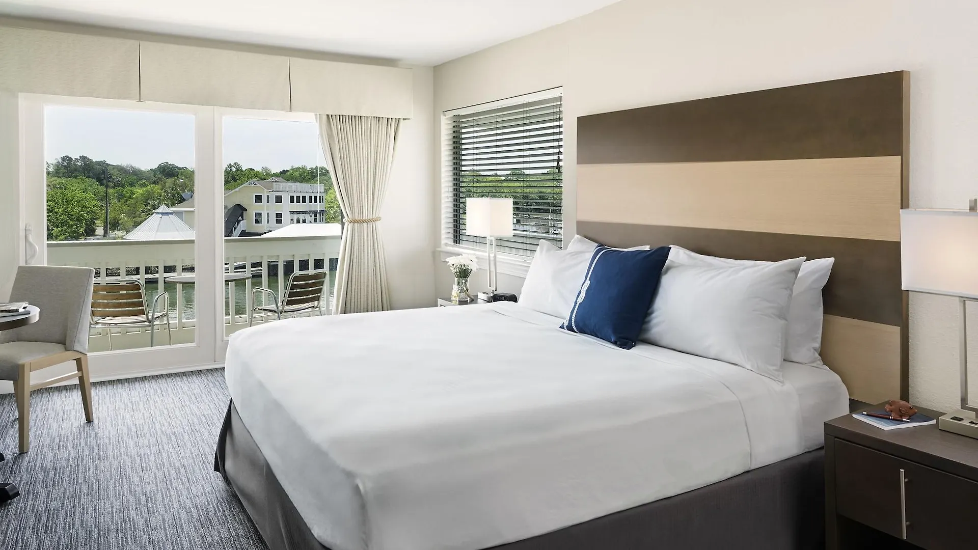 Shem Creek 3*
