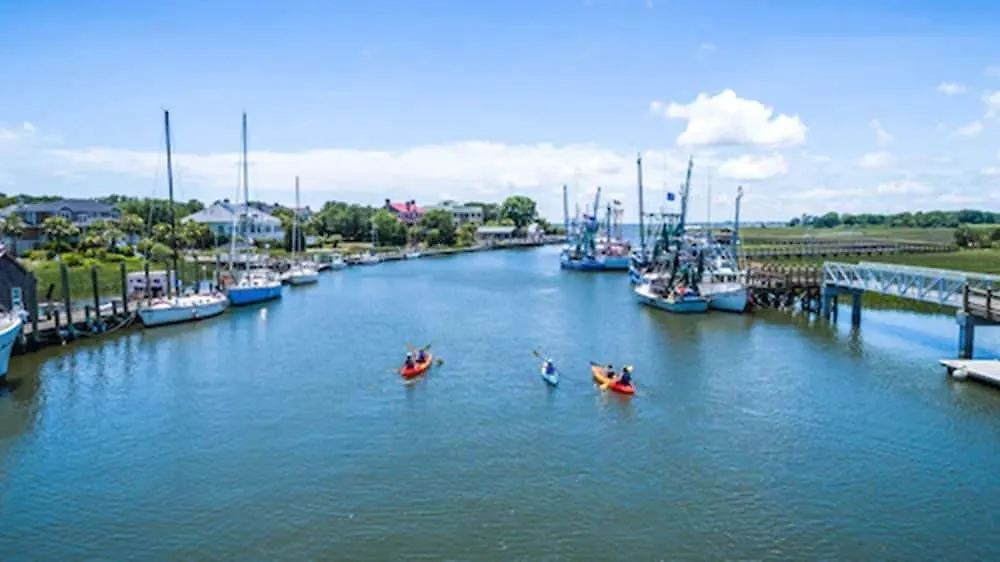 Shem Creek Hotel 3*