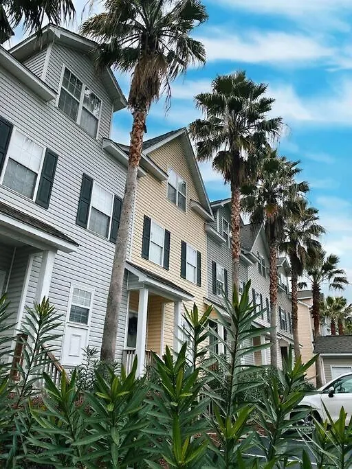 3 Story House Near Historic Downtown Charleston