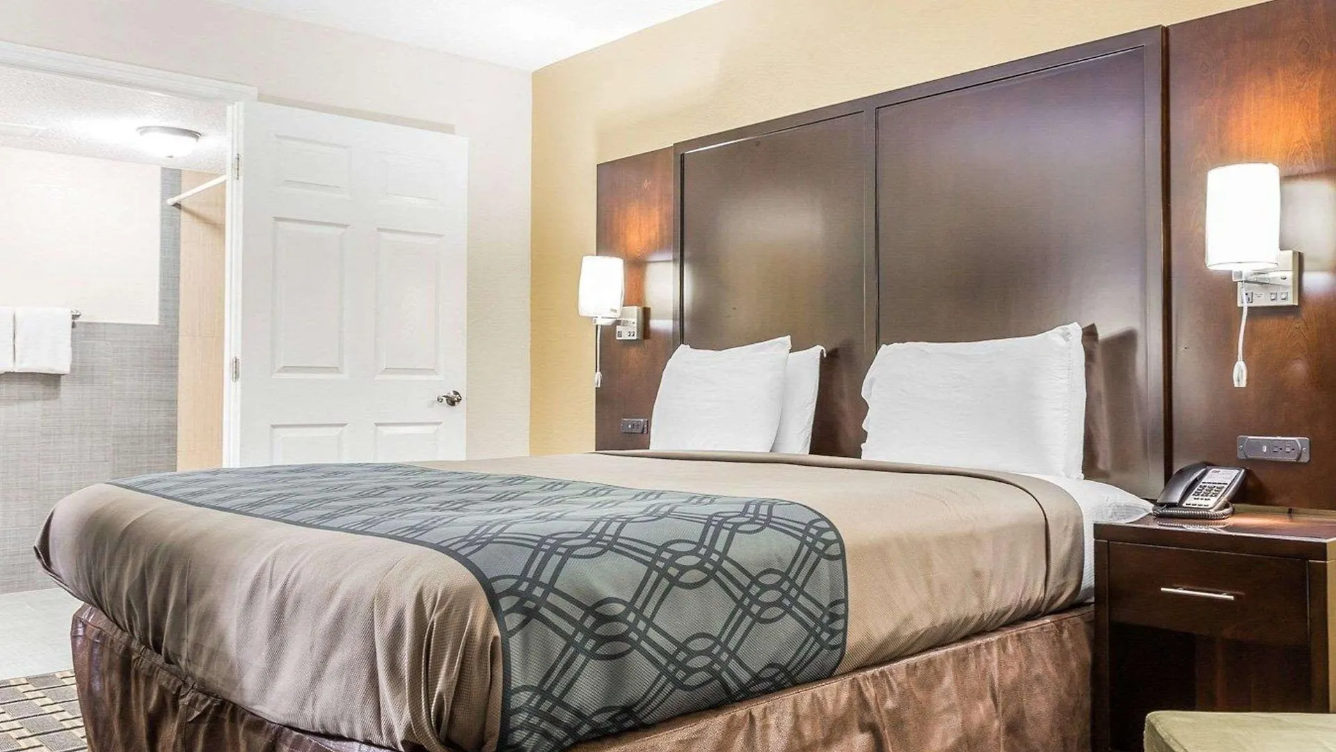Econo Coliseum Lodge