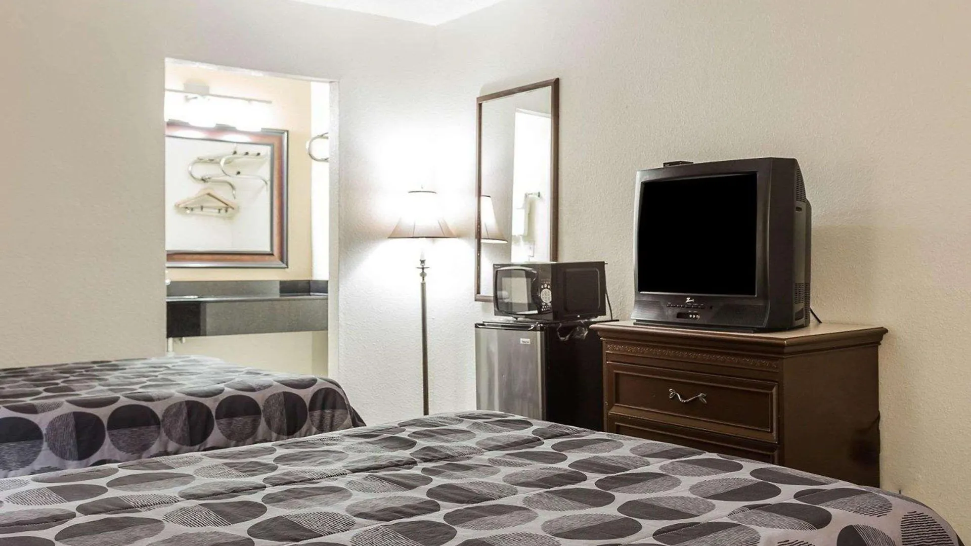 Econo Coliseum Lodge