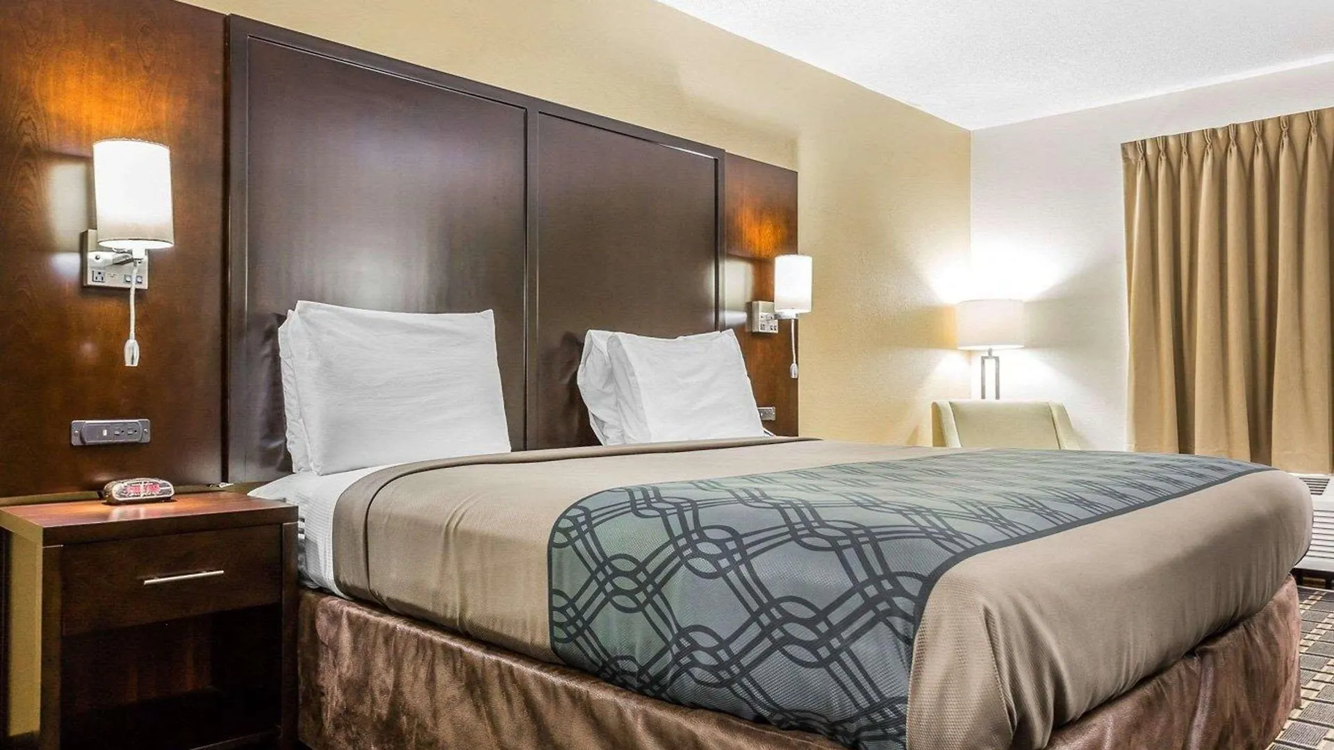 Econo Coliseum Lodge *