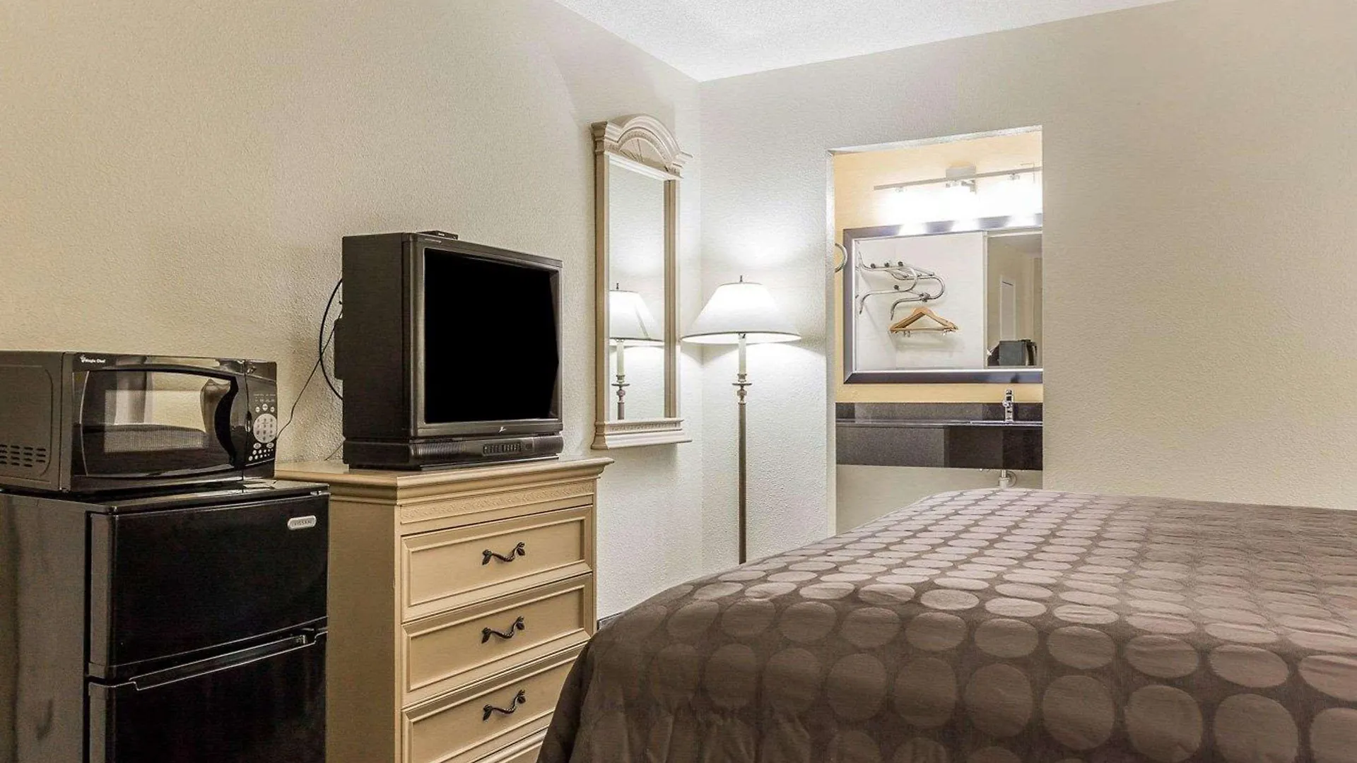 Econo Coliseum Lodge