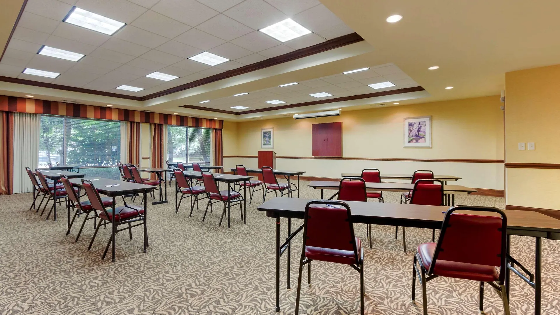 Comfort West Ashley Hotel 3*