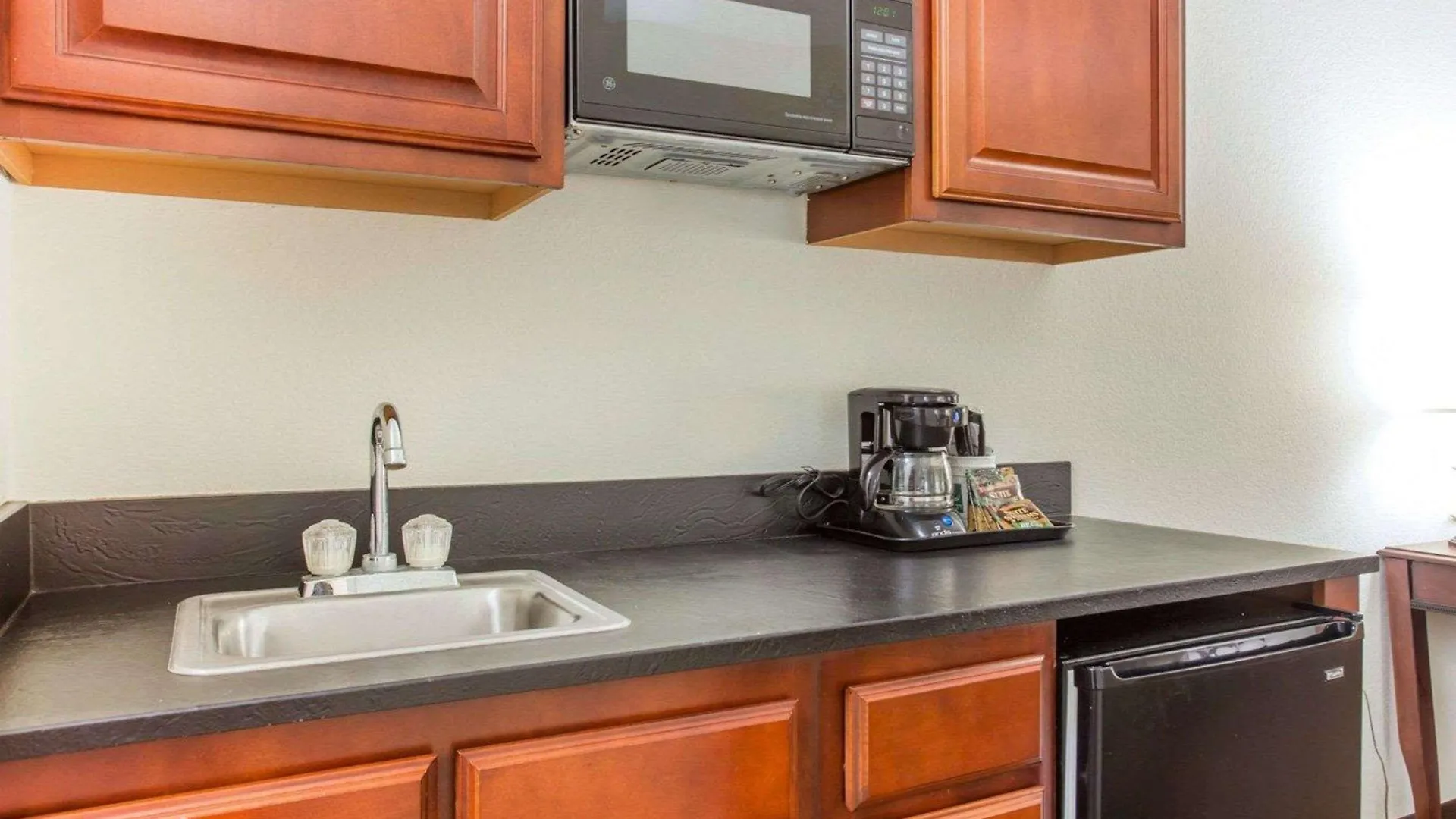 Comfort & Patriots Point Hotel 3*
